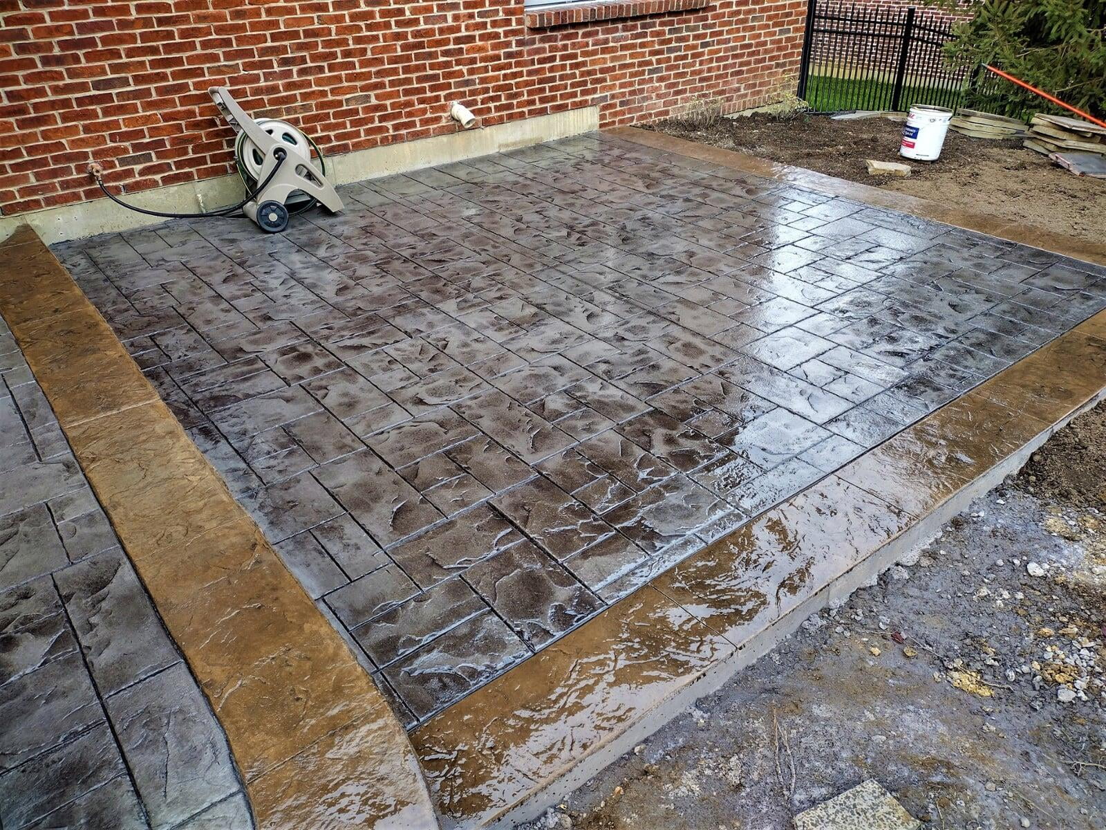 Ashlar Slate with Border Hot Tub 