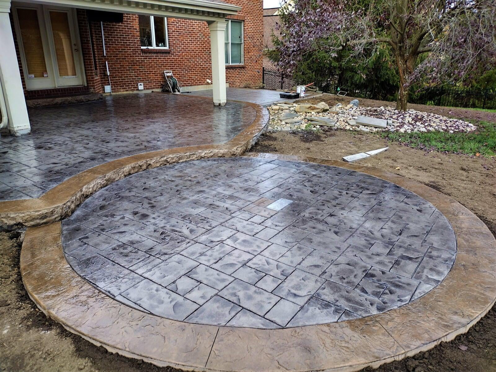 Ashlar Slate with Border Firepit