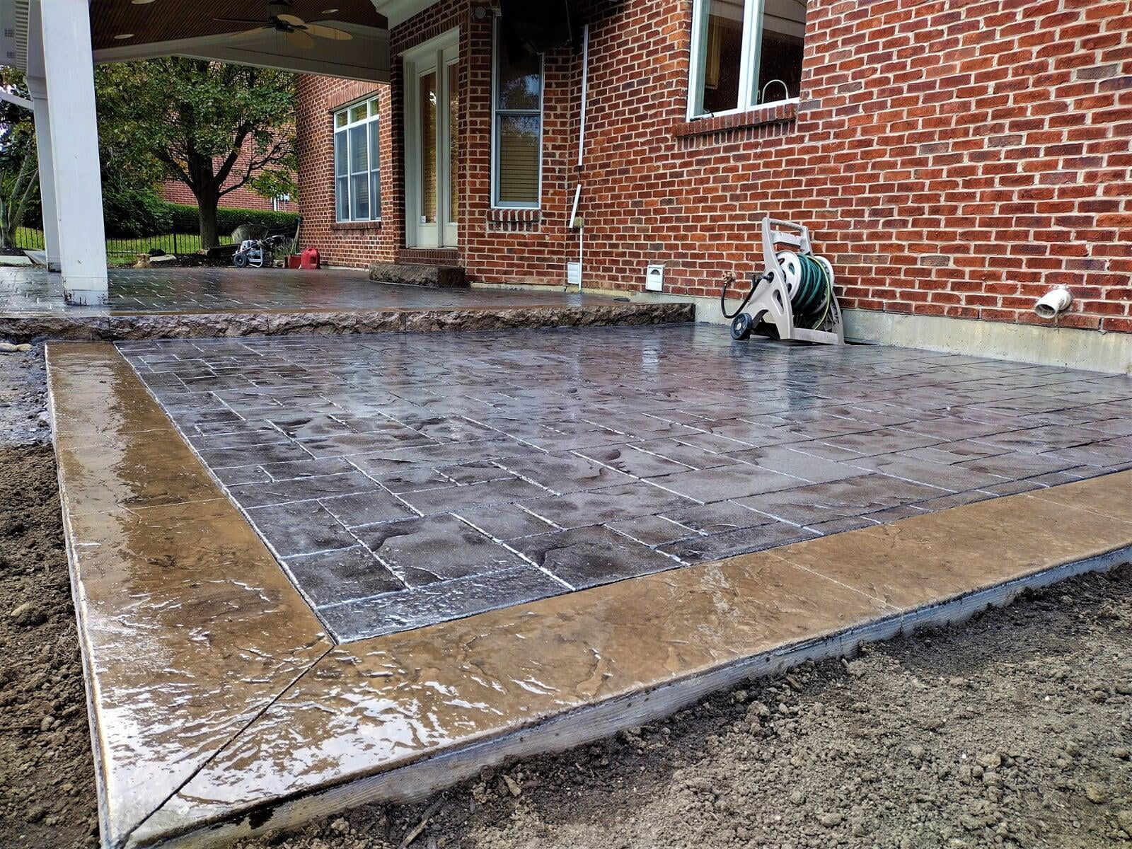 Ashlar Slate with Border Hot Tub area